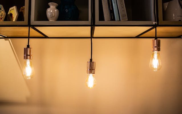 Ilustrasi lampu menyala dengan genset yamaha