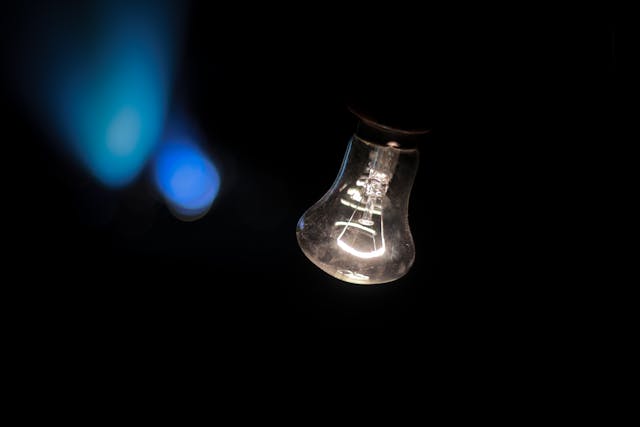 Ilustrasi lampu menyala dengan genset